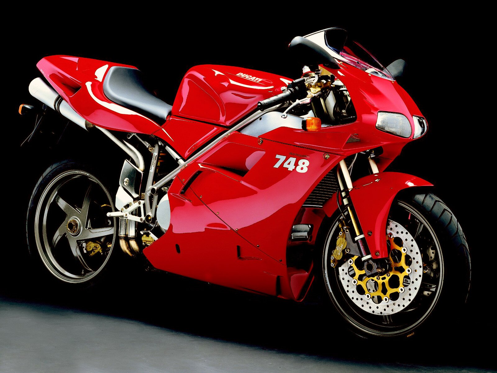 ducati-748_2.jpg